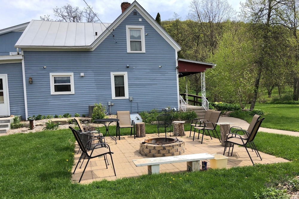 Perfect for family reunions - 18 hole disk golf and other yard games