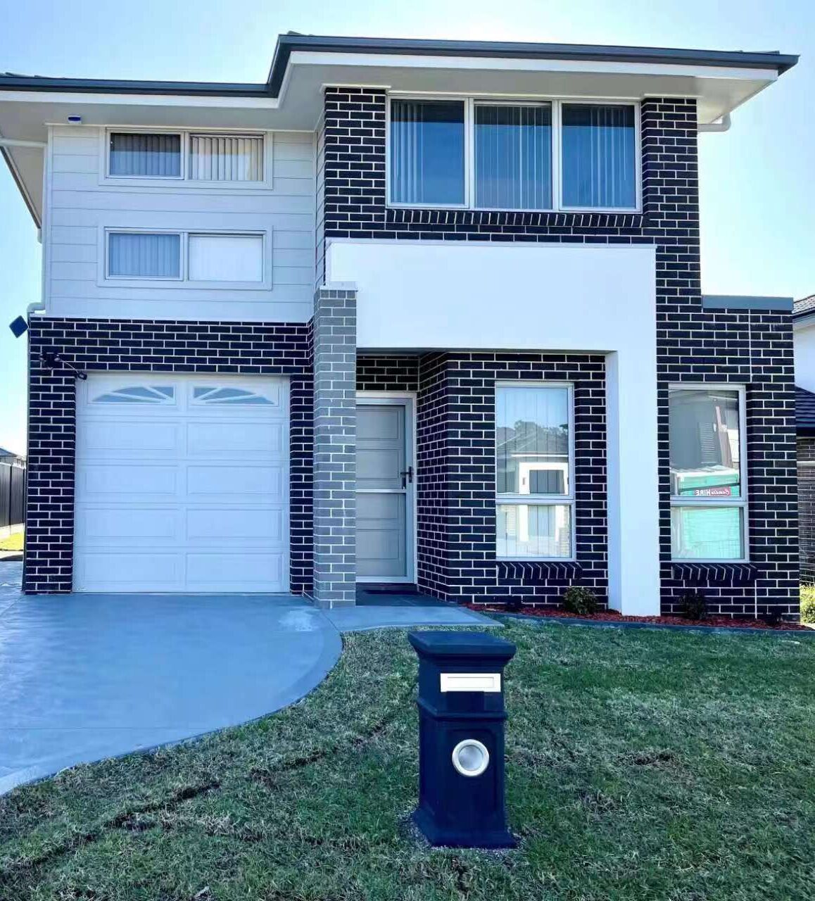 Brand new 5 BDRS 3 BATHS house with Netflix3 mins to Coles