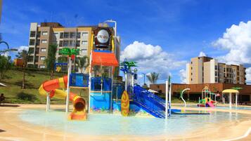 9 piscinas externas