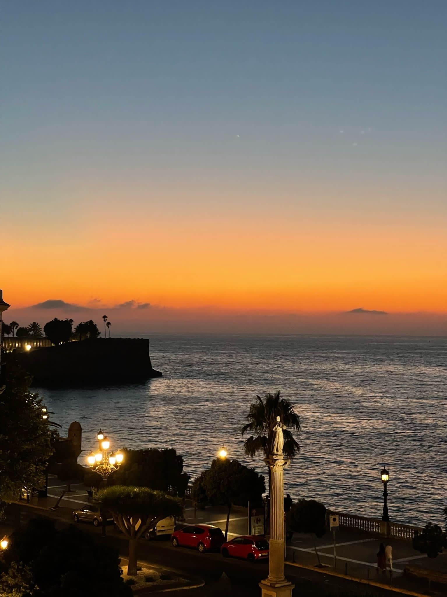 Bright apartment in front of the sea