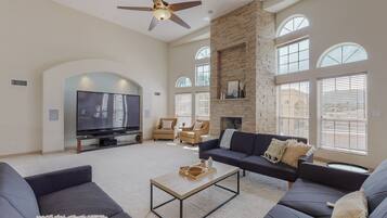 Smart TV, fireplace, Netflix, table football