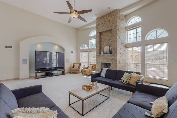 Smart-TV, Kamin, Netflix, Tischfußball