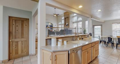 🌄3800ft Modern Retreat ♨️Hot Tub♨️ Pool Table🧳Sleeps 18🌄Mtn Views
