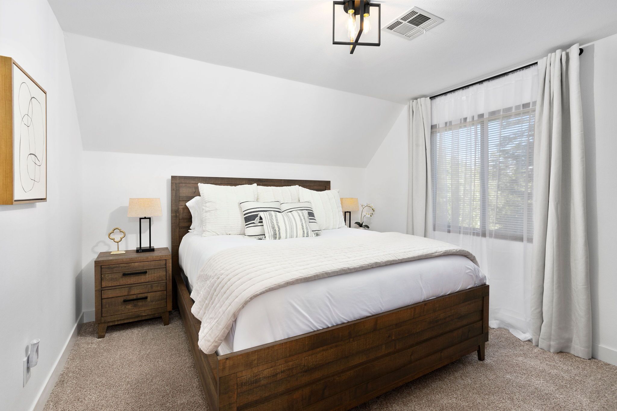 New! Rustic & cozy cabin w/pool table, deck, garage, dog friendly!