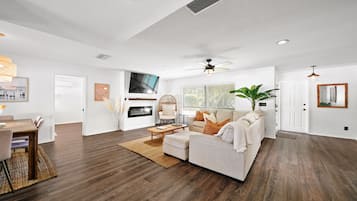 Smart TV, fireplace, stereo