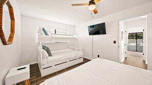 3 Schlafzimmer, Reisekinderbett, kostenloses WLAN, Bettwäsche