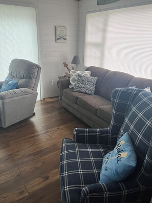 Smart-TV, peis og DVD-spiller