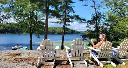 Quaint lakeside cottage with stunning views.