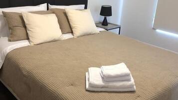 3 bedrooms, desk, iron/ironing board, free WiFi