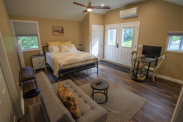 1 slaapkamer, een bureau, een strijkplank/strijkijzer, gratis wifi