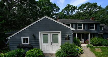 Modern Studio Apt - 10 min to Narragansett Beach/URI