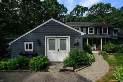 Modern Studio Apt - 10 min to Narragansett Beach/URI