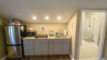 Fridge, microwave, stovetop, coffee/tea maker