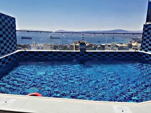 Kolam renang outdoor