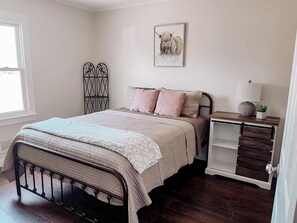 5 bedrooms, WiFi - Spacious Family-friendly home along Seneca Lake (Starkey)