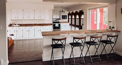 Spacious Family-friendly home along Seneca Lake