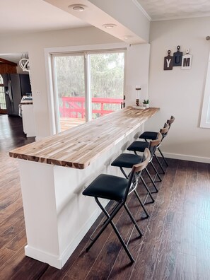 Dining - Spacious Family-friendly home along Seneca Lake (Starkey)