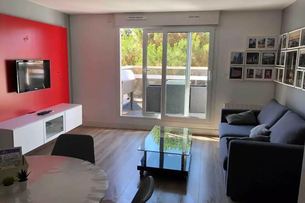 Family apartment near beach and shops