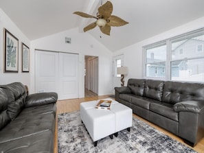 Smart TV, DVD player - Newly Renovated Bayside Rental! Just steps away from the beach!!! (North Cape May)