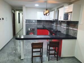 Microondas y comedor 