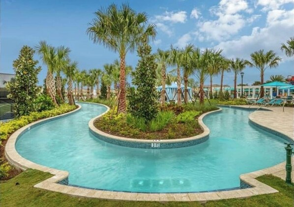 Piscina all'aperto, una piscina riscaldata