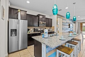 冰箱、微波炉、烤箱、炉灶