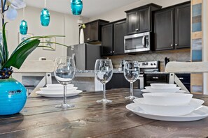 冰箱、微波炉、烤箱、炉灶