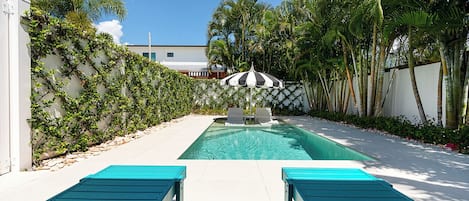 Piscina all'aperto, una piscina riscaldata