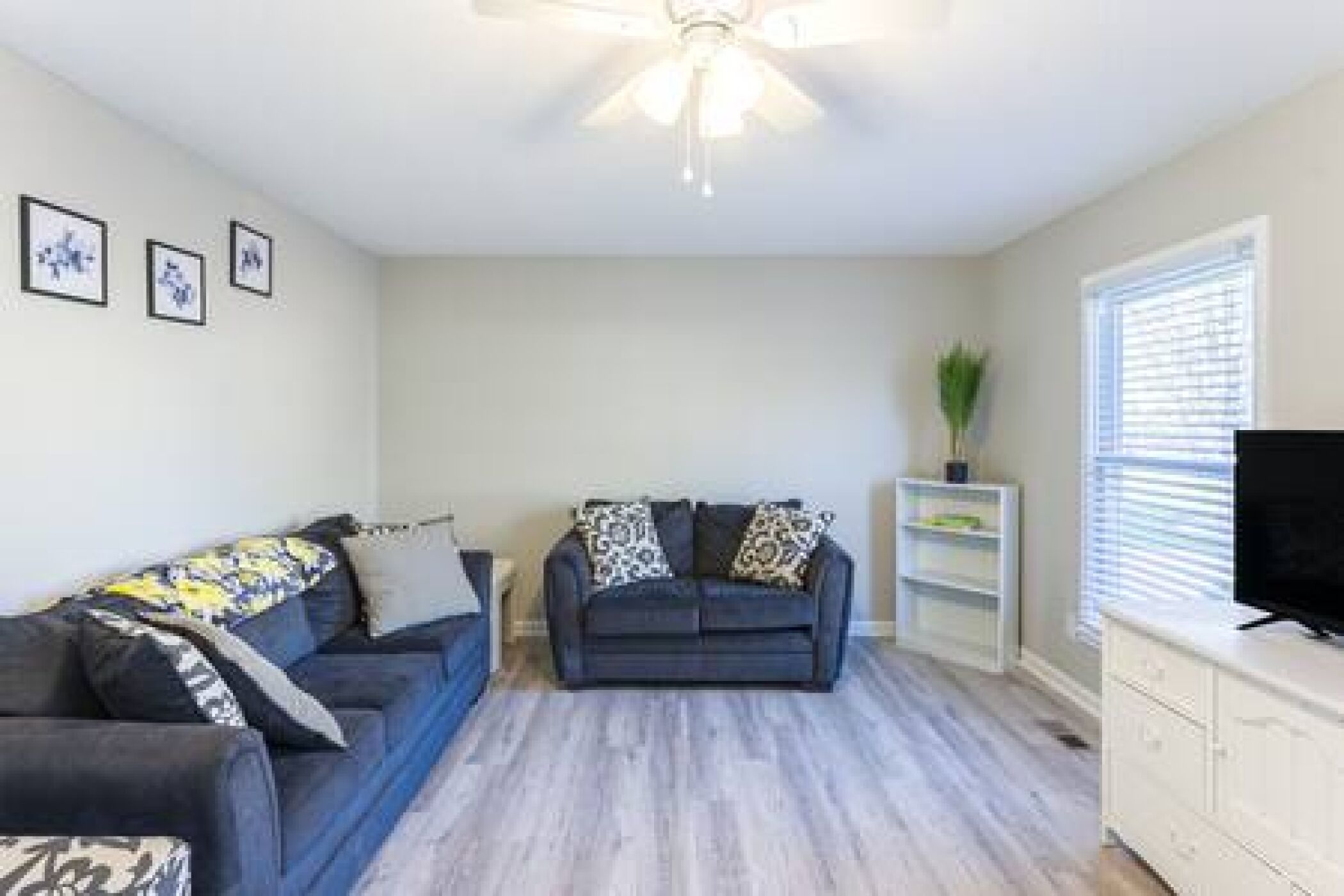 The Blue Fox - Exquisite 4BR House in N. Durham