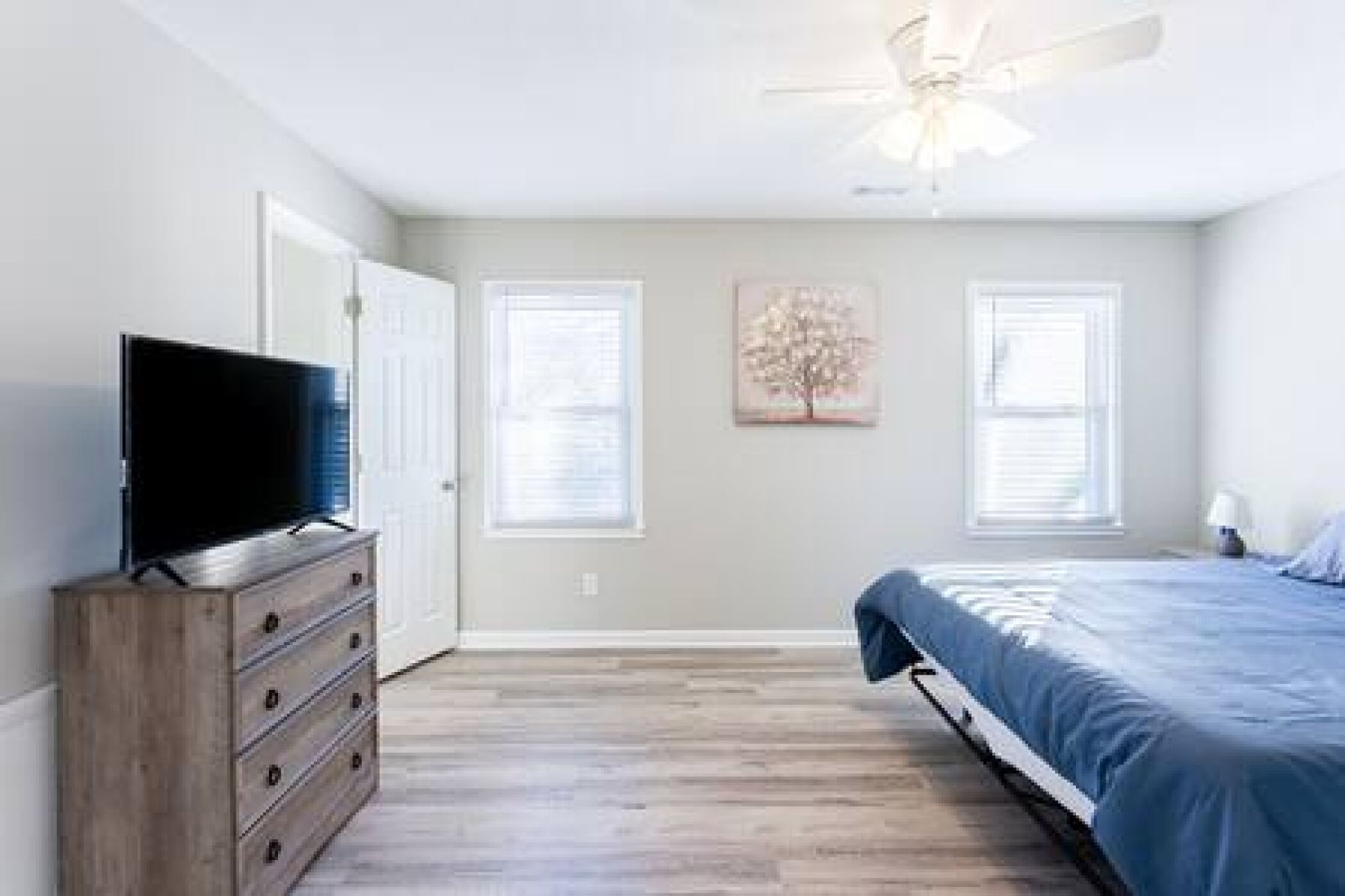 The Blue Fox - Exquisite 4BR House in N. Durham