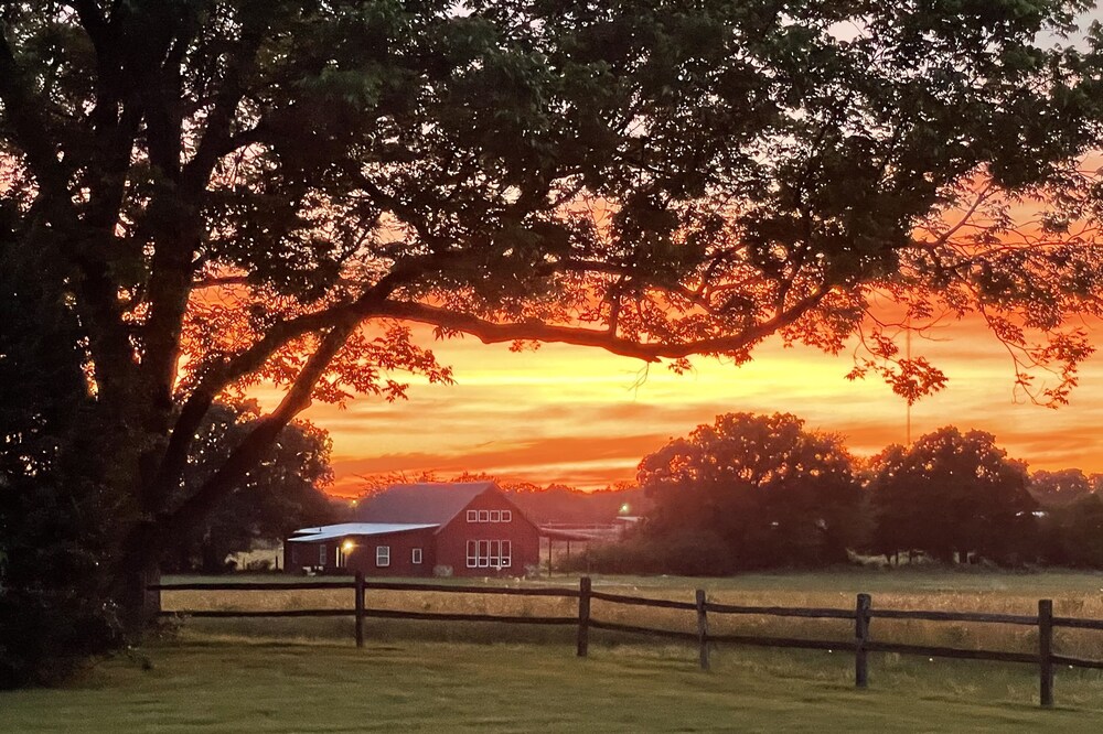 Country Living in the City: Sunset Meadows