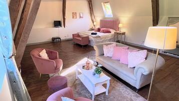 6 slaapkamers, een strijkplank/strijkijzer, reisbedje, gratis wifi