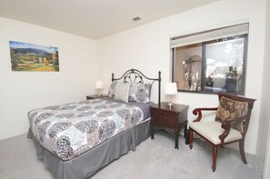 3 bedrooms, iron/ironing board, free WiFi, bed sheets - Red Rock Retreat • Golf • Hiking & Biking Trails • Views • Dining VOC •Adventure (Sedona)