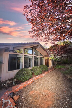 Exterior - Red Rock Retreat • Golf • Hiking & Biking Trails • Views • Dining VOC •Adventure (Sedona)