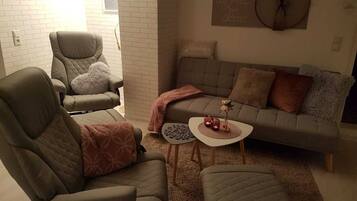 Fernseher, Bücher, Musikbibliothek