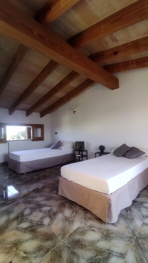 4 slaapkamers, een bureau, reisbedje, gratis wifi