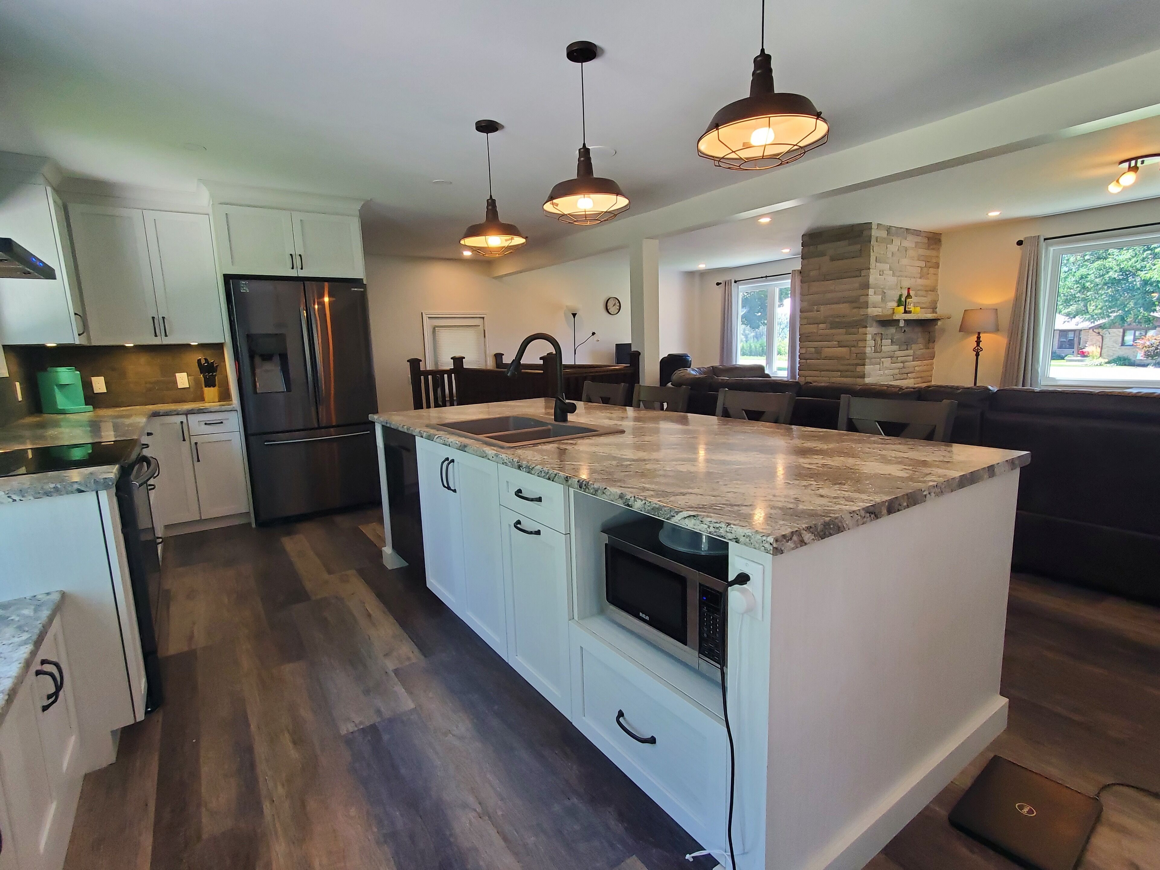 escape, relax in modern convenience & comfort.