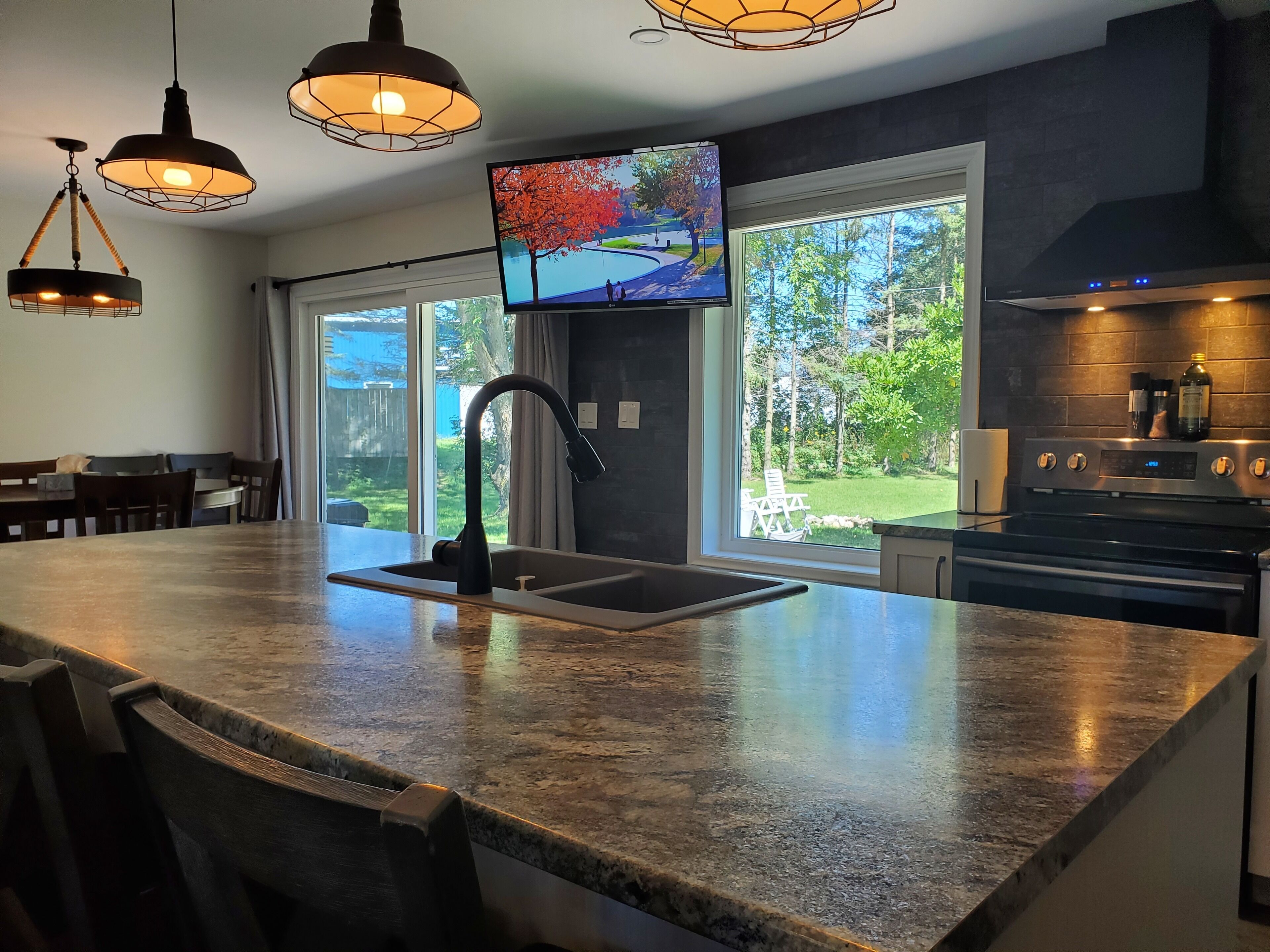 escape, relax in modern convenience & comfort.