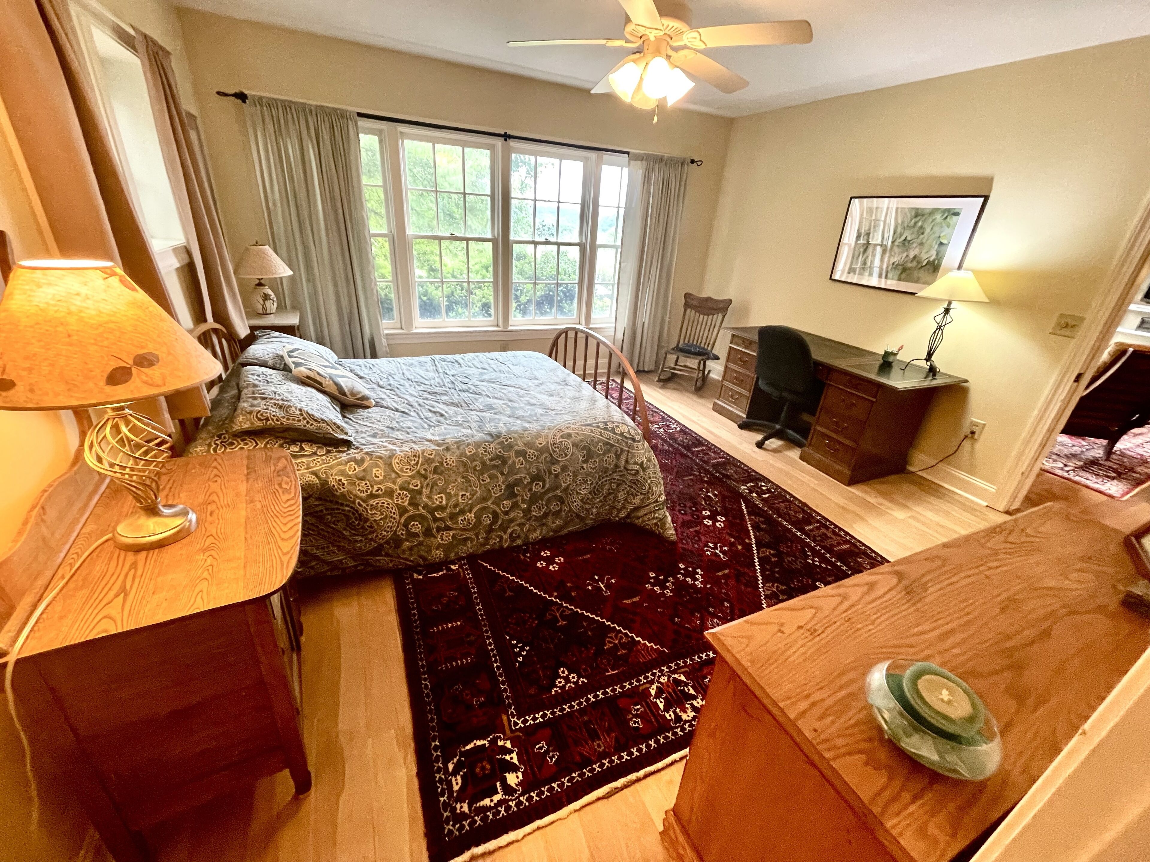 Newly remodeled apartment, private patio with gorgeous mountain views 