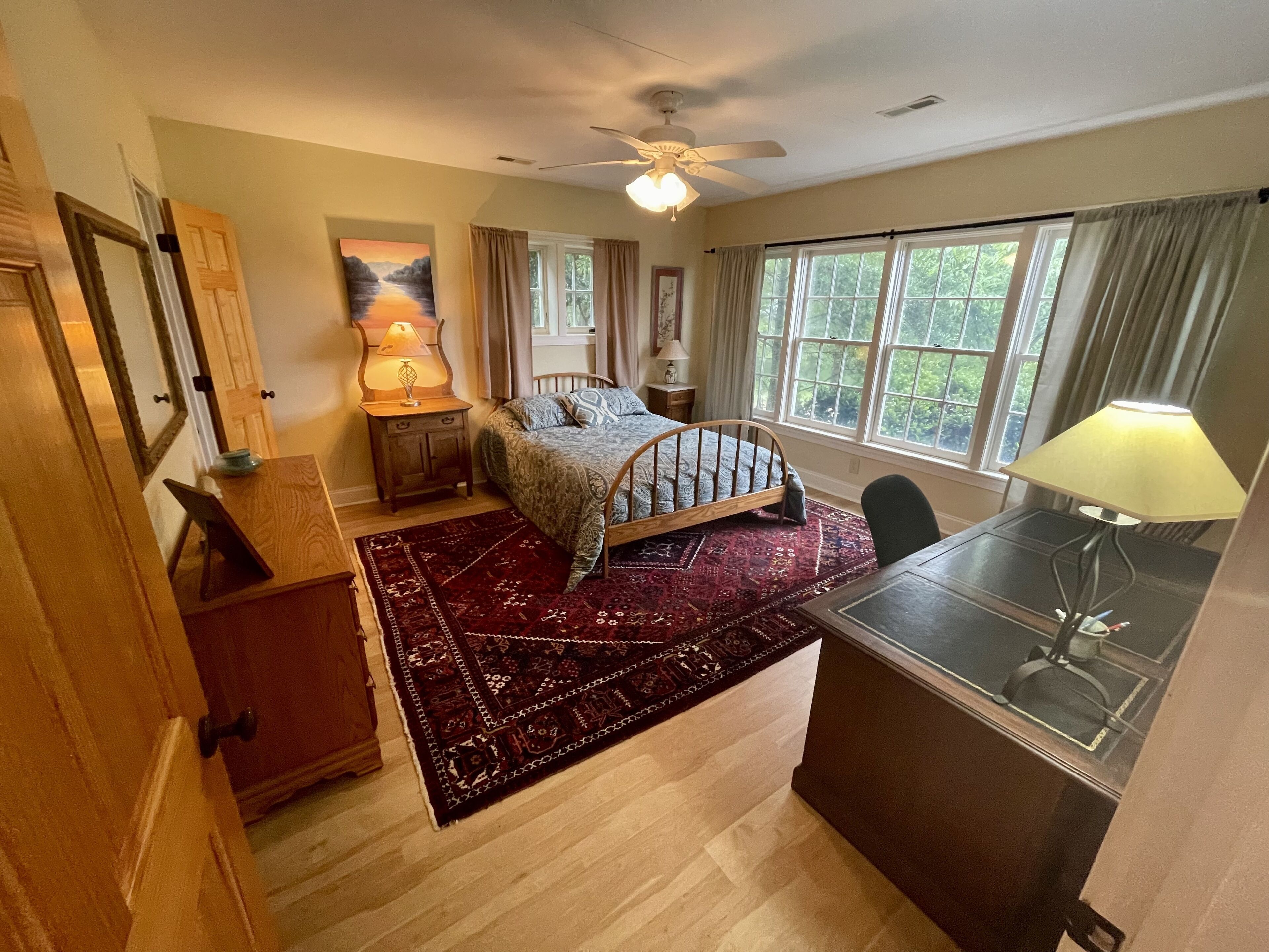 Newly remodeled apartment, private patio with gorgeous mountain views 