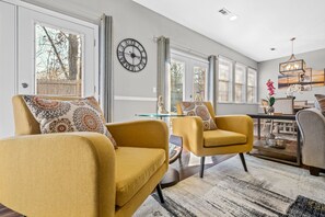 Smart TV, foosball, books - Golden Retreat: Central Bliss for Family & Friends Fun (Bentonville)