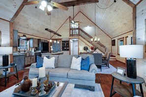 Téléviseur connecté, foyer, lecteur de DVD, sélection de films