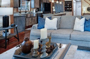 Téléviseur connecté, foyer, lecteur de DVD, sélection de films