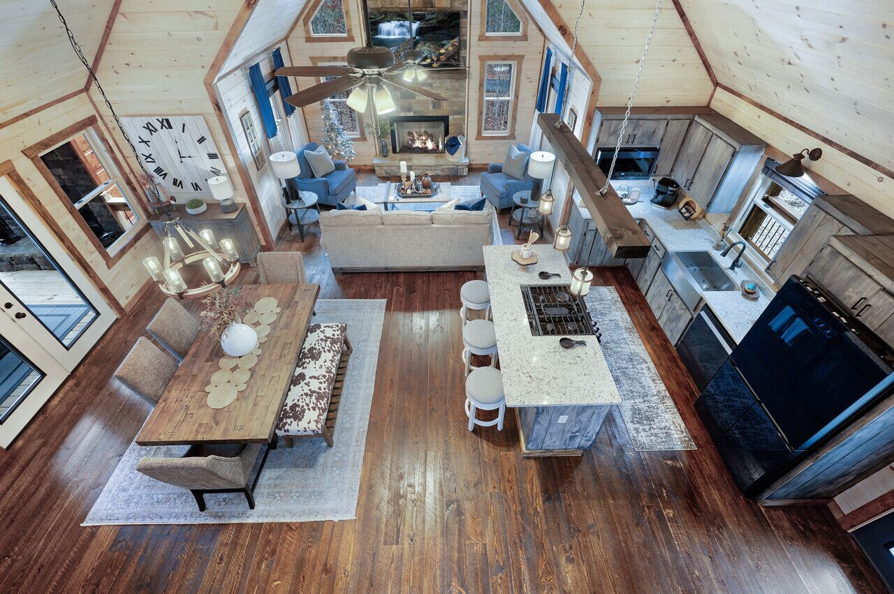 Beautiful, Cozy Cabin, Minutes From Downtown Blue Ridge and Lake Blue Ridge!