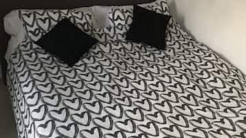 2 bedrooms, desk, iron/ironing board, free WiFi