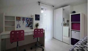 3 bedrooms, desk, iron/ironing board, free WiFi