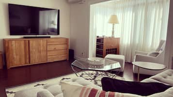 Smart TV, computer monitors