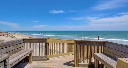 Fun in the Sun on Topsail Island at the Pelican Pad: A cozy oceanfront condo