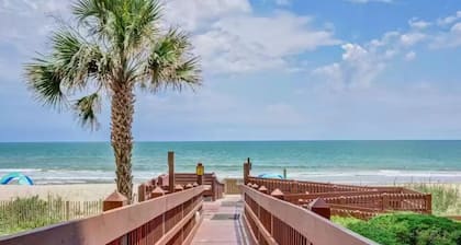 Fun in the Sun on Topsail Island at the Pelican Pad: A cozy oceanfront condo