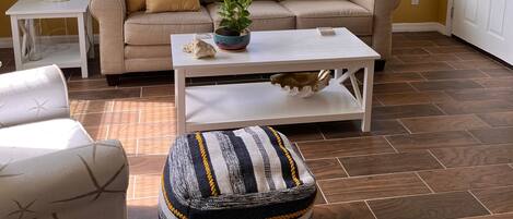 Een smart-tv en een stereo